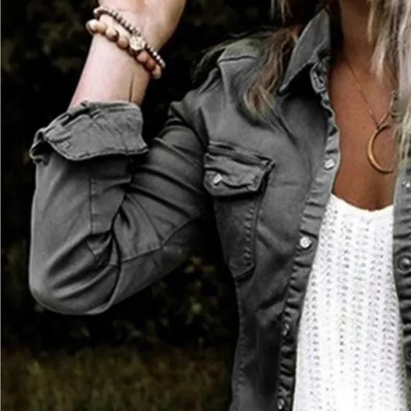 🎉Pre Fall 2022 Long Sleeve Button Down Shacket - Picture 3 of 10